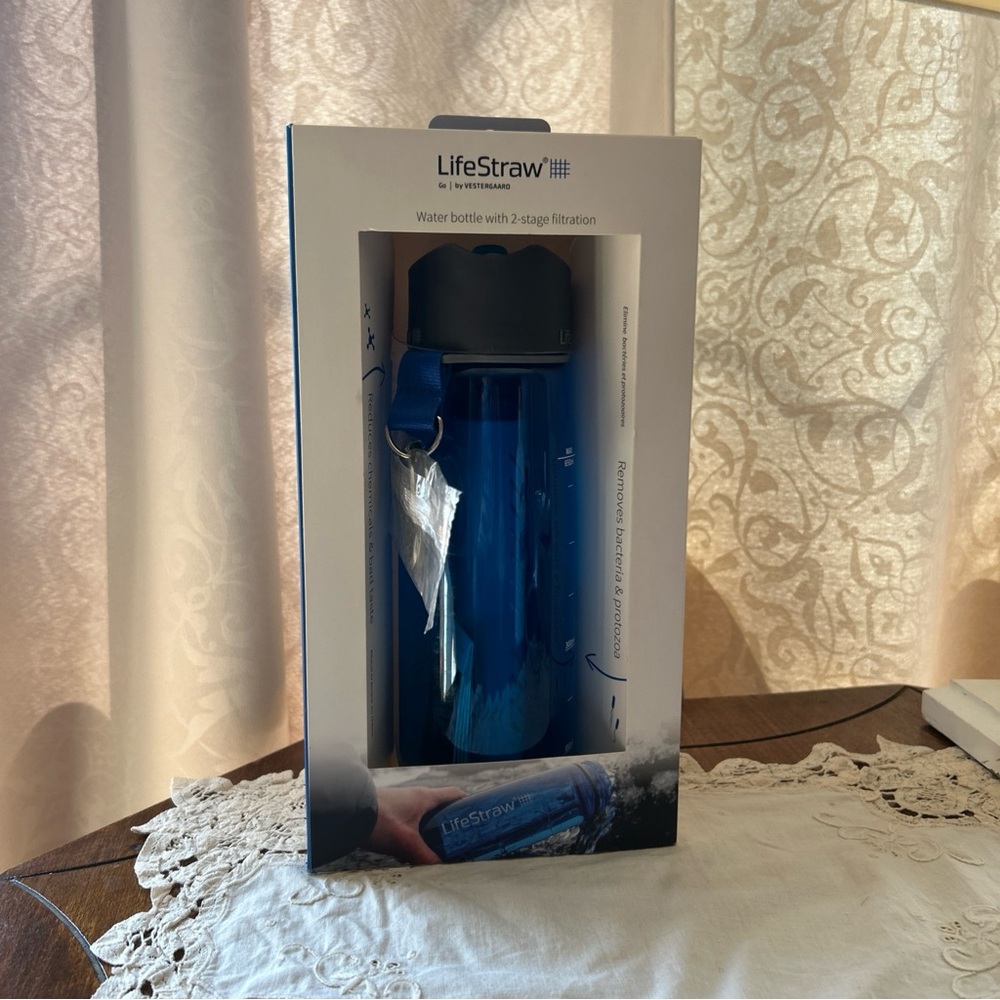 LifeStraw Blue Water Bottle with Filtration - Picture 8 of 8